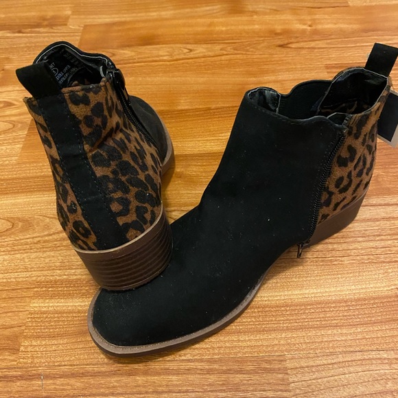 Steve Madden Short Boots - Picture 2 of 5